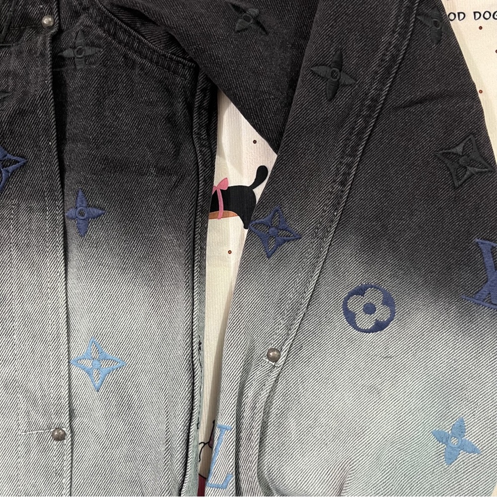 Louis Vuitton 24SS Collection Gradient Monogram
Denim Jacket - Picture 6 of 11